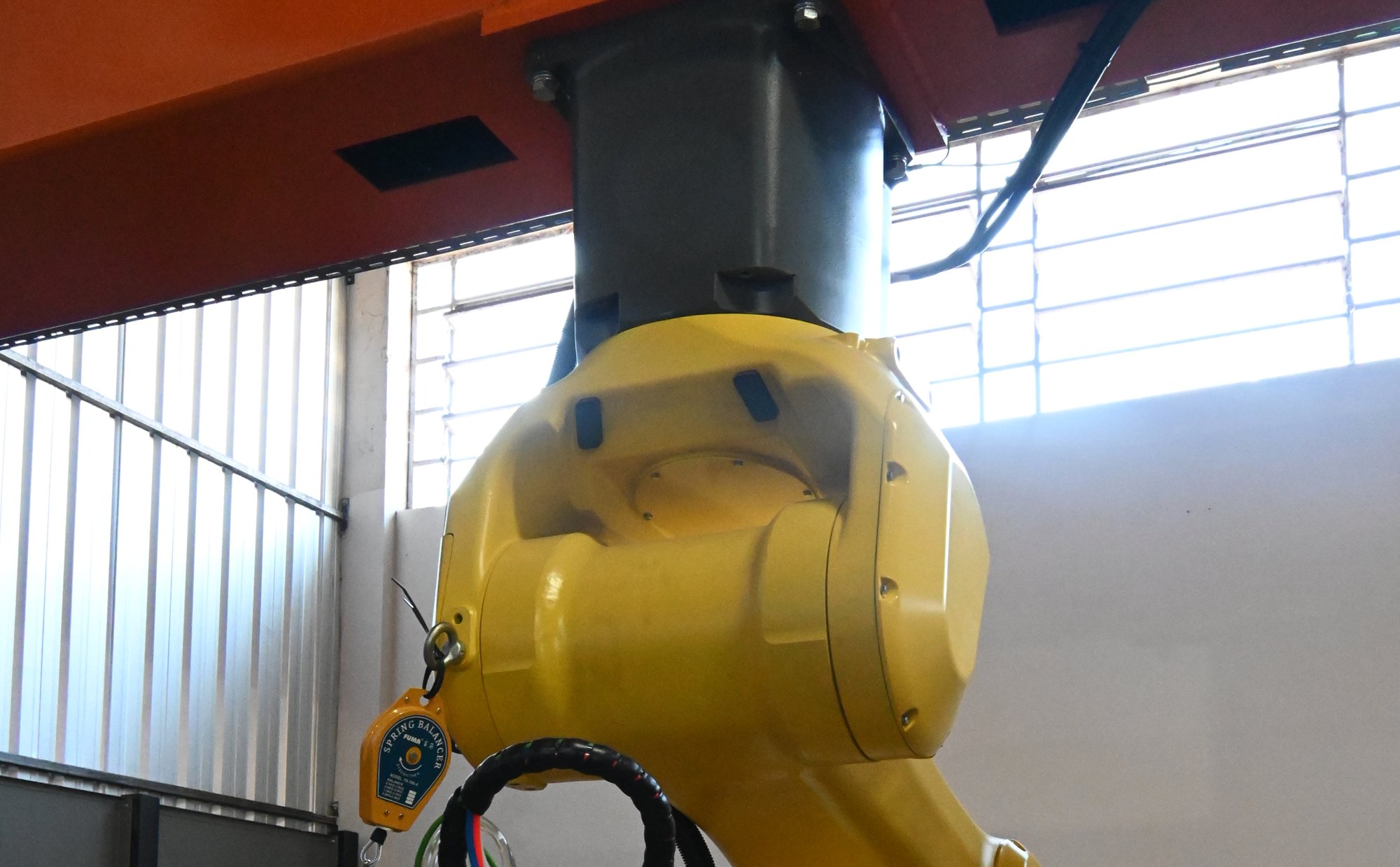 Robô Fanuc M-20iB25 da célula de corte a laser 3D da Tecnumfer